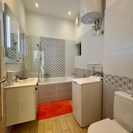 Gracia House Aparthotel 3*