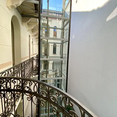 מלון דירות Gracia House 4*