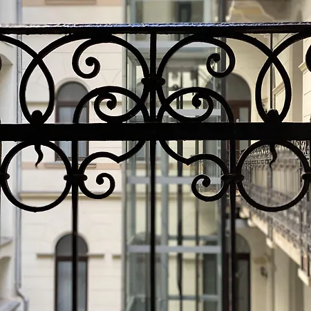 מלון דירות Gracia House 4*