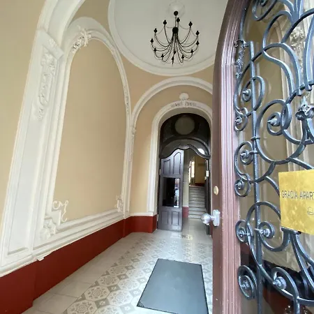 מלון דירות Gracia House 4*