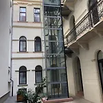 Aparthotel Gracia House 4*