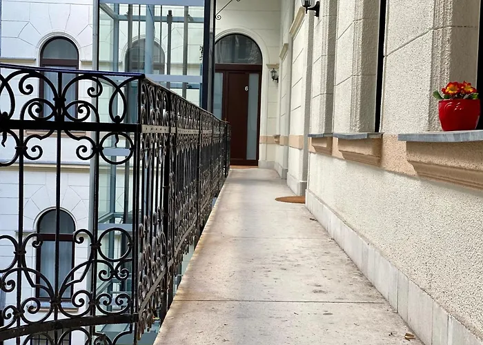 Gracia House Aparthotel 4*